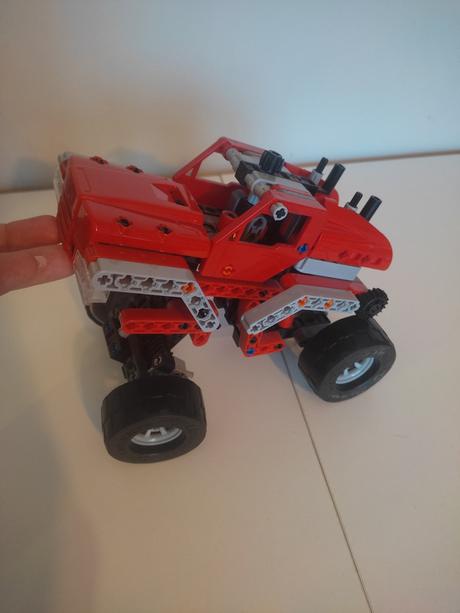 Mechanics laboratory monster truck,