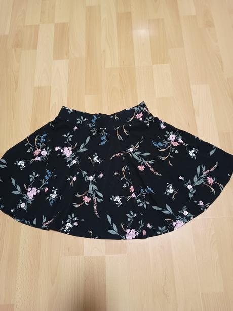 Kvietkovaná sukňa, clockhouse,m