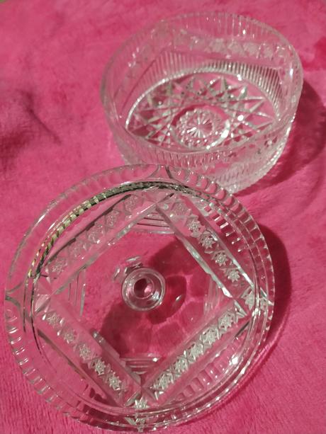 Velka brúsená dóza,