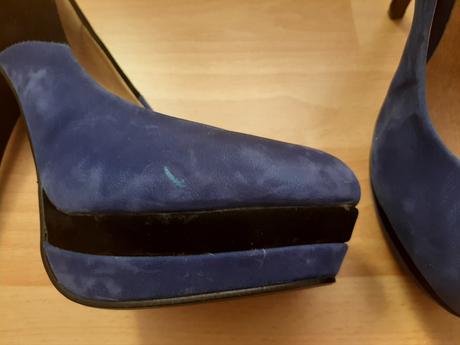 Modročierne lodičky, 39