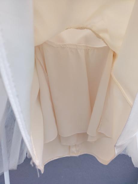 Béžové princeznovské šaty s krátkym rukávom, 92