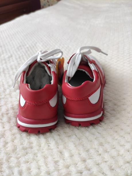 Kožené tenisky, protetika,32