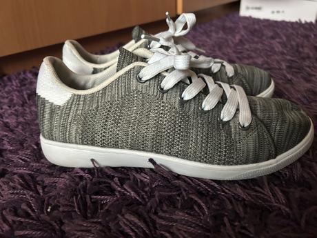 Šedé tenisky č. 37, 37
