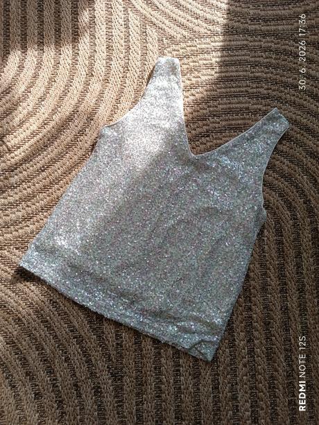 Tielko ,top s flitrami medicine, s