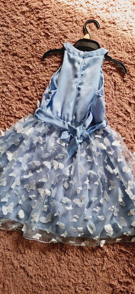 Šaty s motýlikmi, 128