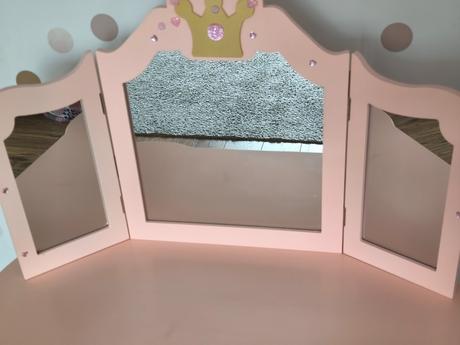 Kozmetický stolík pre dievčatko, 