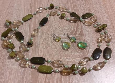 Nahrdelnik + nausnice v zelenej farbe, 