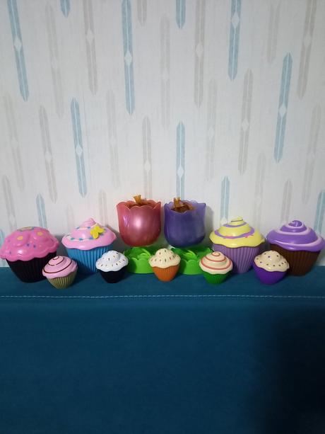 Bábiky cupcake surprise, 