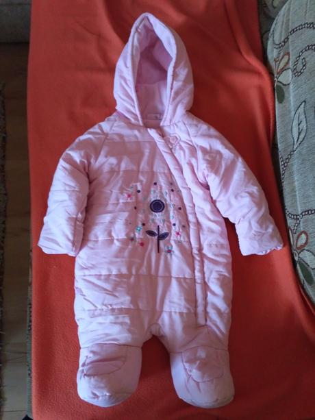 Overal s nozickami, 74