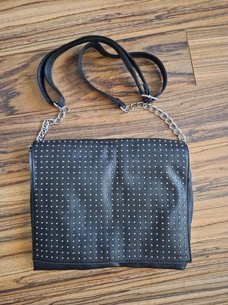 Vybíjaná crossbody, bershka