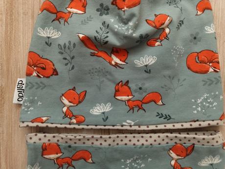 Obojstranný set čiapky a nákrčníka s líštičkami, 48