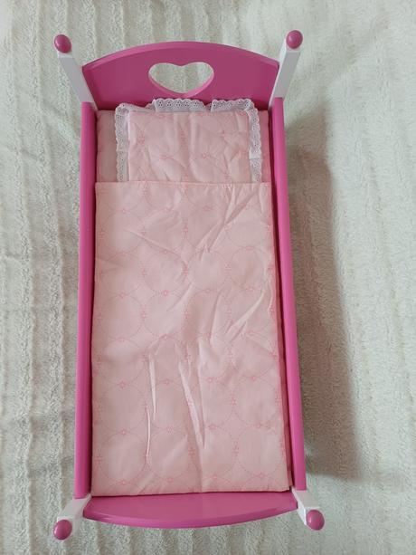 Postieľka pre bábiky, 