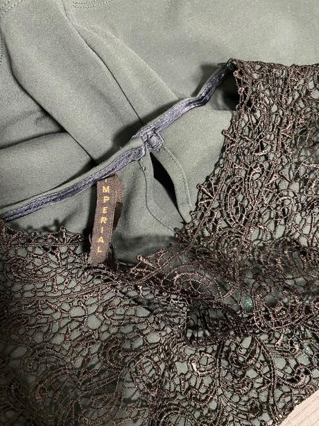 Top s krajkovým výstrihom, m / s