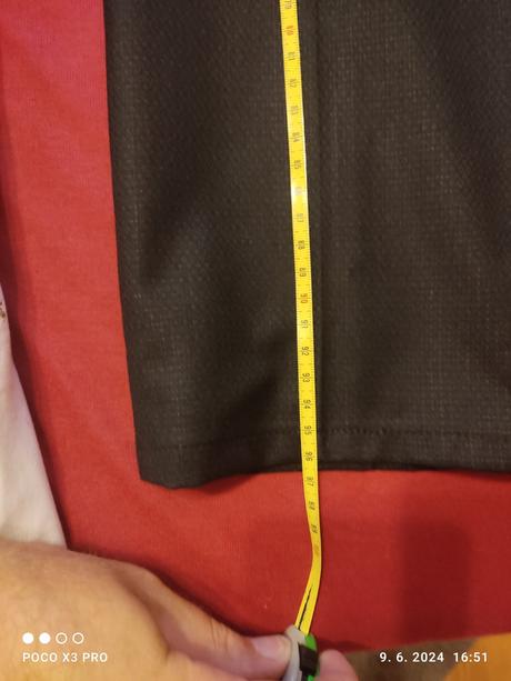 Oblek čierny 48 nestihli sme cez covid vynosiť, 48