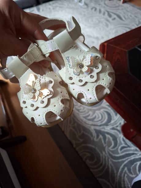 Sandálky pre dievčatko, veľ 22, 22