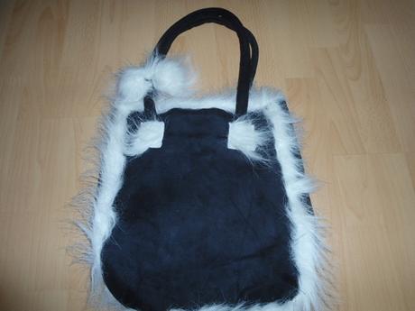 Cierna chlpata kabelka, 