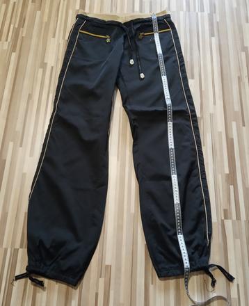 Športové nohavice s čierne, s