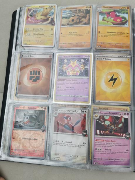 Krásny pokémon album a4 plný kariet+darček,