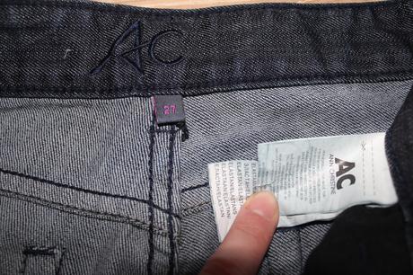 Tmavé rifle nenosené, s