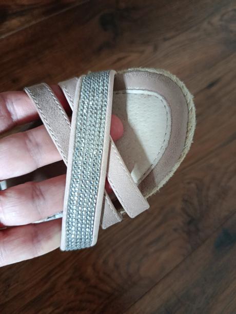 Sandalky, mayoral,32