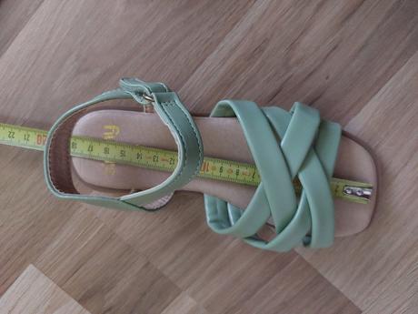 Sandálky, sinsay,30