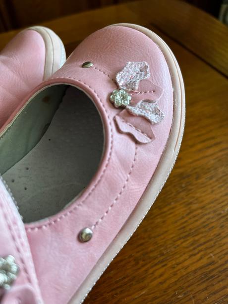 Kožené balerínky slávnostné s aplikáciami kvietkov, 30