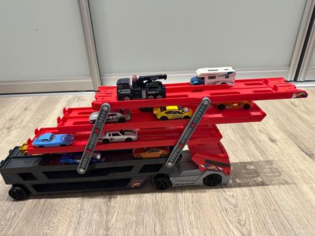 Prepravný kamión hot wheels,