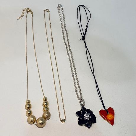 Retiazky, náhrdelníky, 