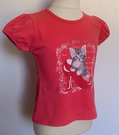Tmavoružové tričko s mačickou, 116