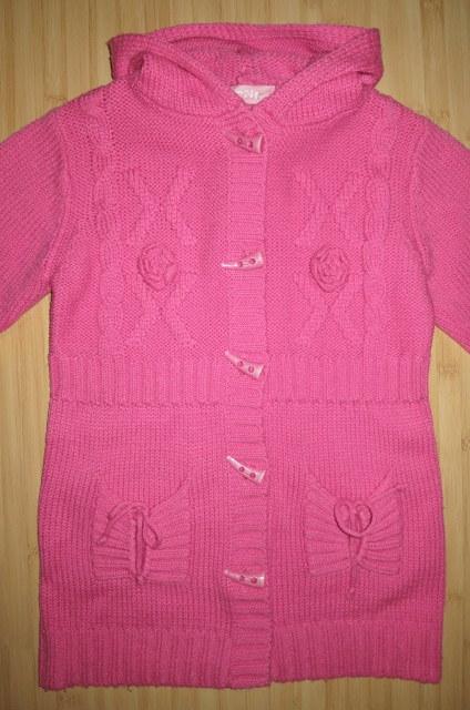 Sveter s kapucou, 146