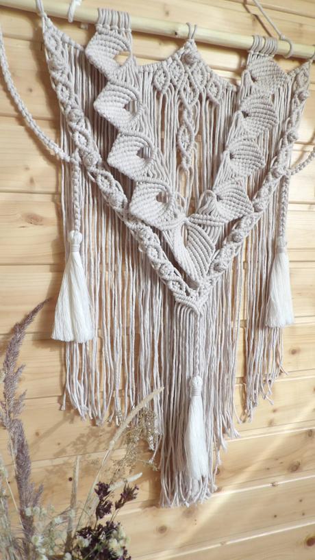 Väčšia makramé deko "plynutie",