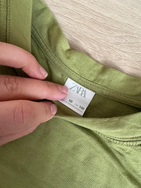 Zelena tenka mikinka, zara,140