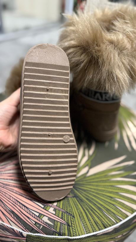 Snehule s kožušinou, 36