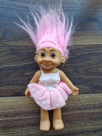 Krásna trollkova bábika., 