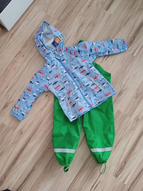 Krásny kompletik do dažďa- už len nohavice, 104