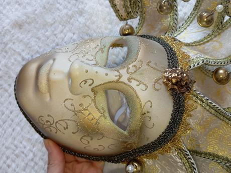 Benátska maska so zvončekmi, 