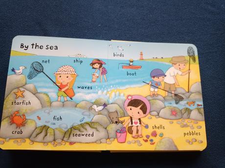 Usborne very first words on holiday,
