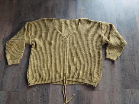 Zlty oversize sveter,