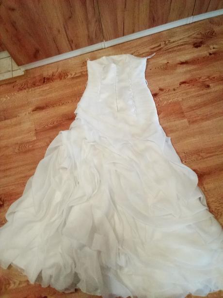 Svadobné šaty, 