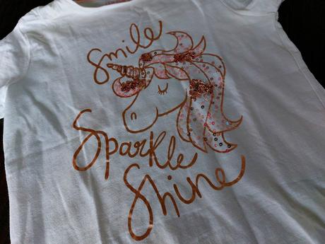 Nadherne tricko s flitrovanymi obrysmi jednorozca, f&f,152