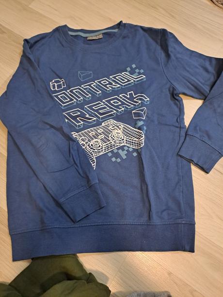 3x chlapčenské mikiny, 146