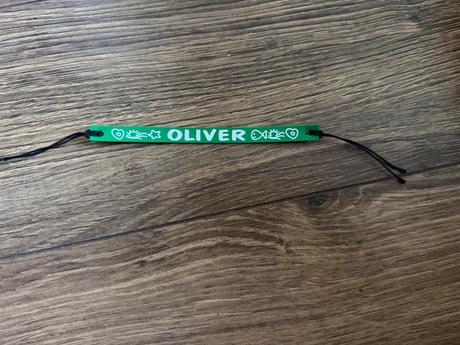 Detský silikónový náramok s menom oliver,