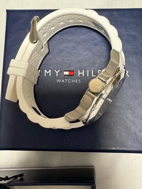 Hodinky tommy hilfiger 36 mm top stav, tommy hilfiger