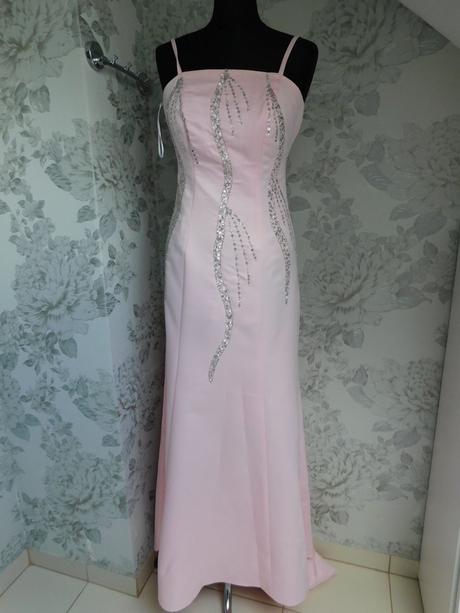 Pekne slavnostne šaty, 36