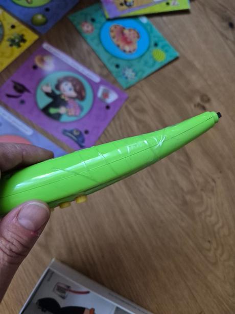 Drevené kocky + náučné kartičky sú perom, 