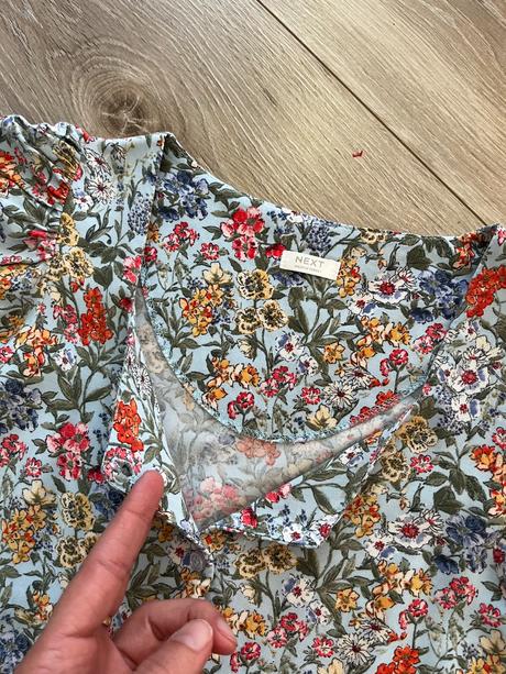 Kvetinkové saty, next,146