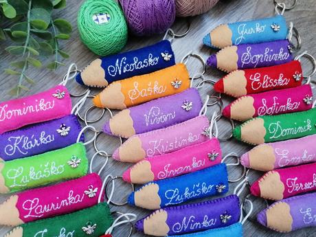 Kľúčenka pastelka,