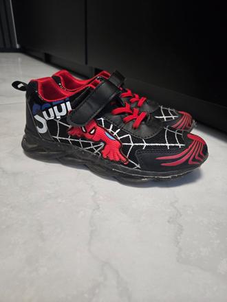 Tenisky spiderman, 35