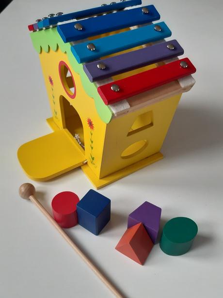 Drevený domček, vkladačka a xylofon, 