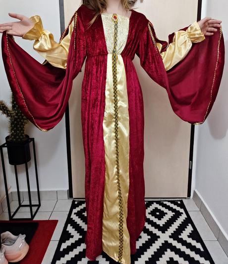 Krásne karnevalové šaty 10/12 rokov, 140